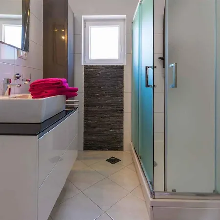 Apartman In 39121 Klenovica