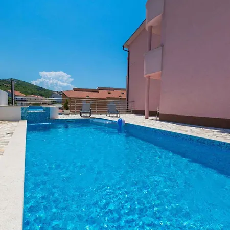 Apartment In 39121 Klenovica